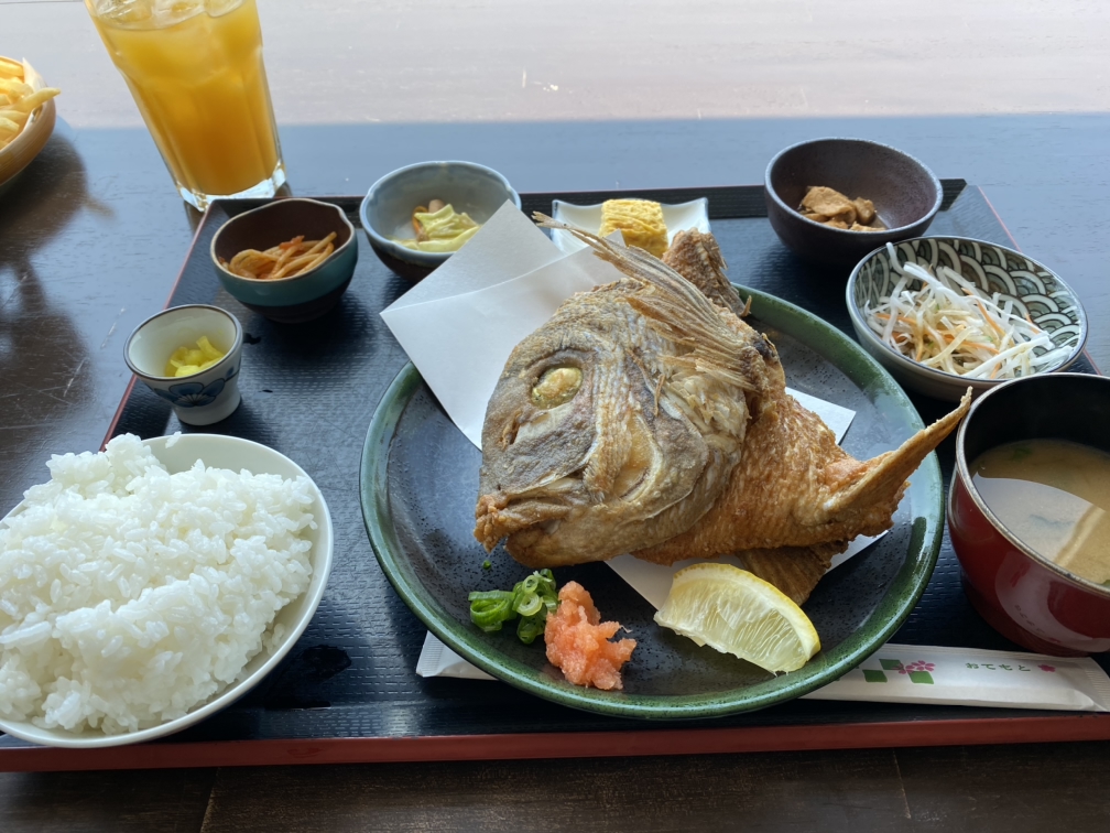 海鮮屋　千畳での地魚唐揚げ定食